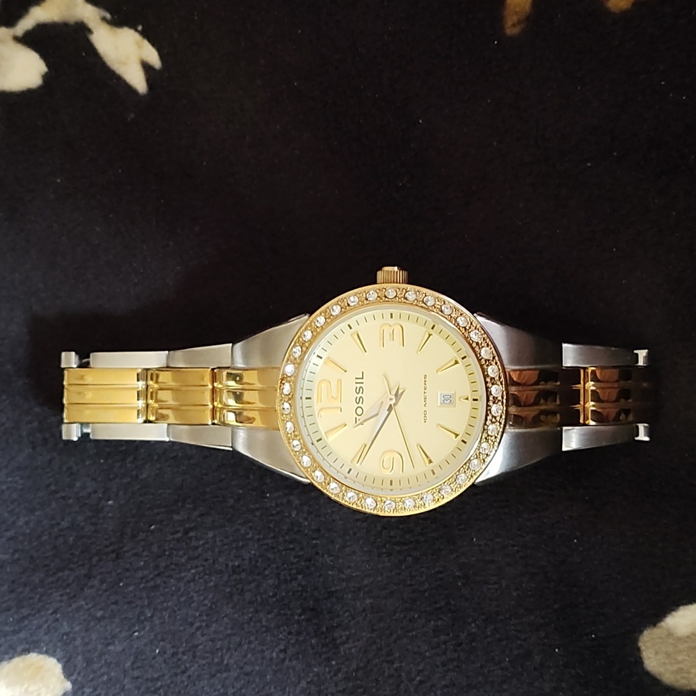 Hp🎯🥳🎉🕺💃Fossil blue rose gold and silver women's watch